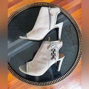 Franco Sarto Elton Leather peep Toe Stiletto Ankle Boot in beige -size 7